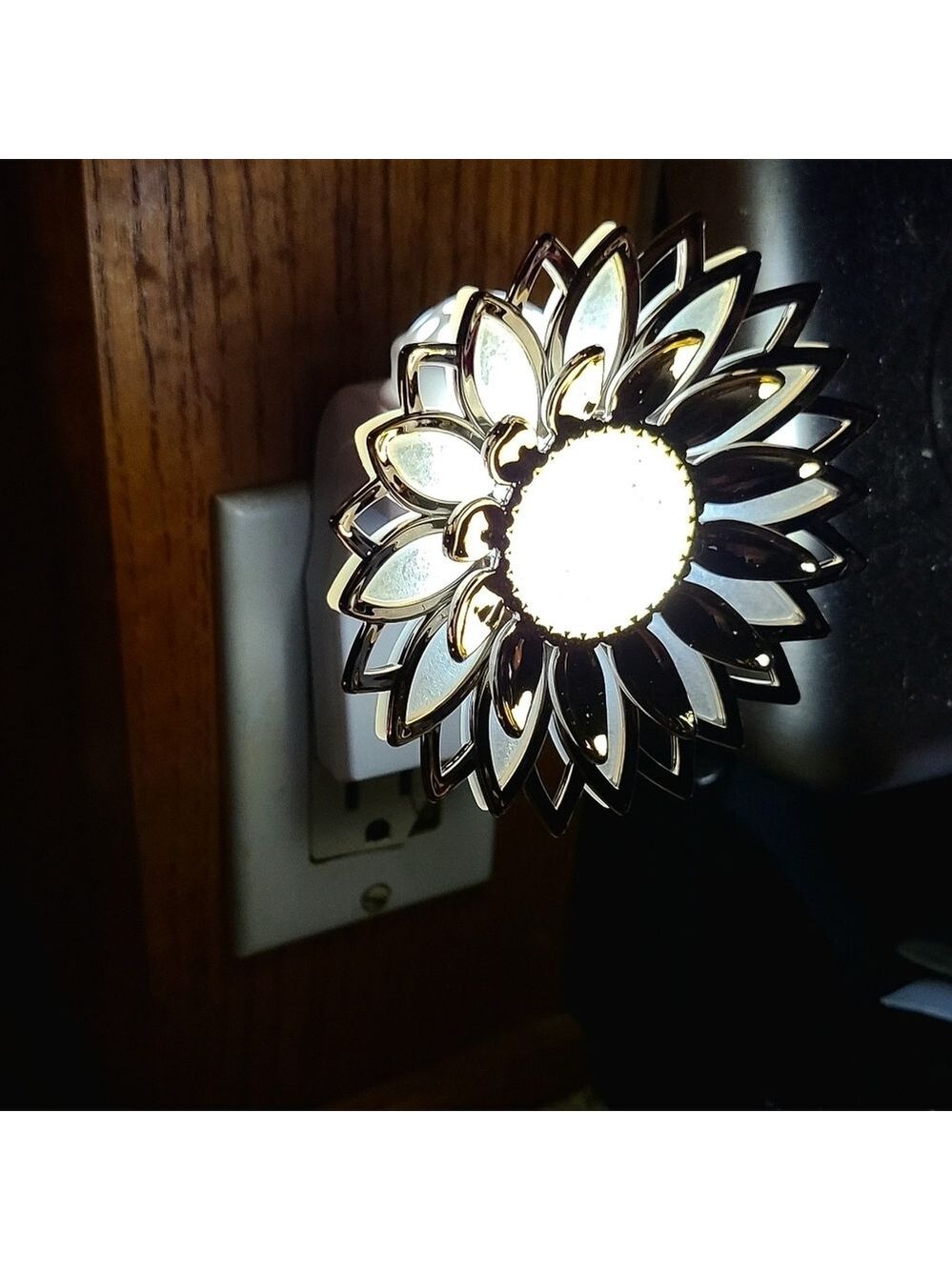 ROSE GOLD FLOWER NIGHTLIGHT WALLFLOWER PLUG - Picture 4 of 4
